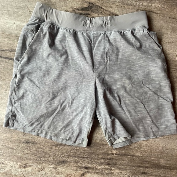 Lululemon men’s shorts - large - Picture 3 of 5